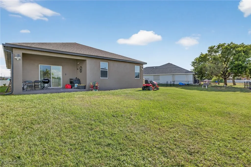 1821 NW 12th Terrace Cape Coral FL 33993