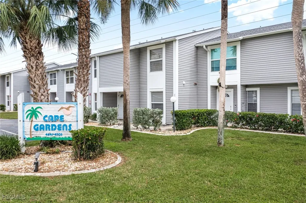 4641 SW Santa Barbara Place Cape Coral FL 33914