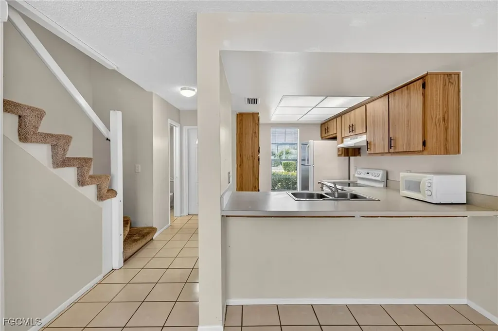 4641 SW Santa Barbara Place Cape Coral FL 33914