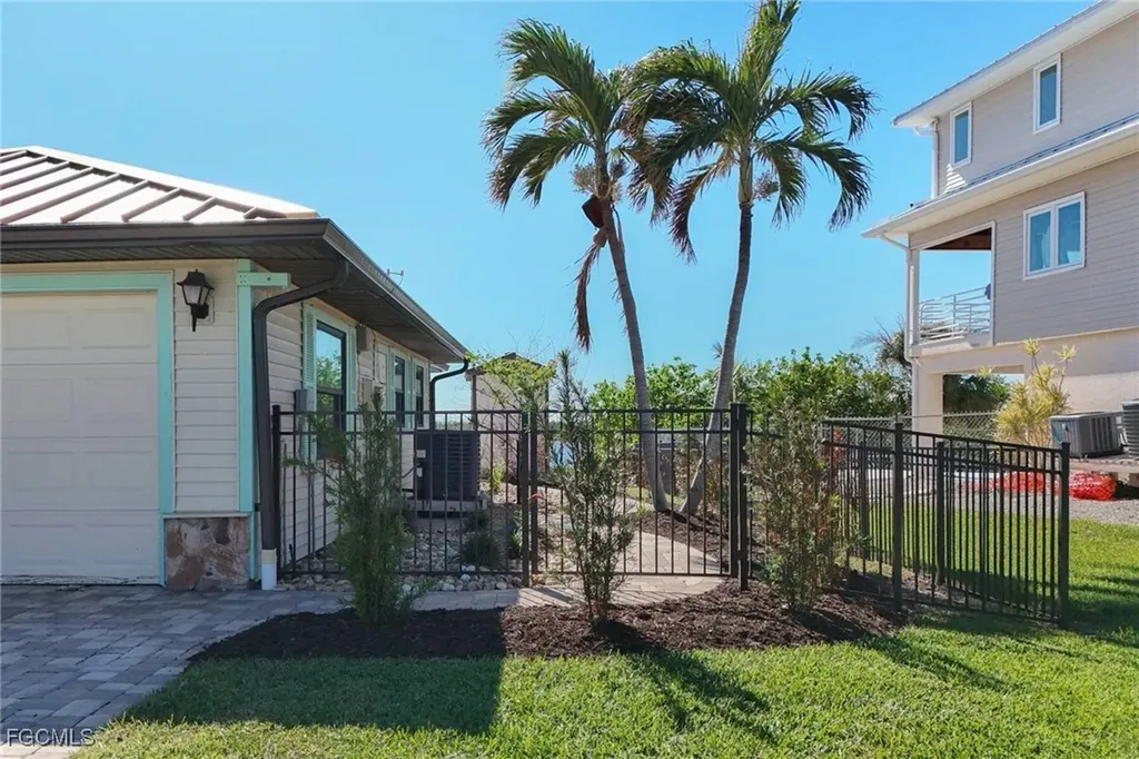 2281 8th Avenue St. James City FL 33956