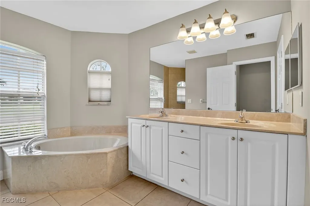 3728 SW 3rd Street Cape Coral FL 33991