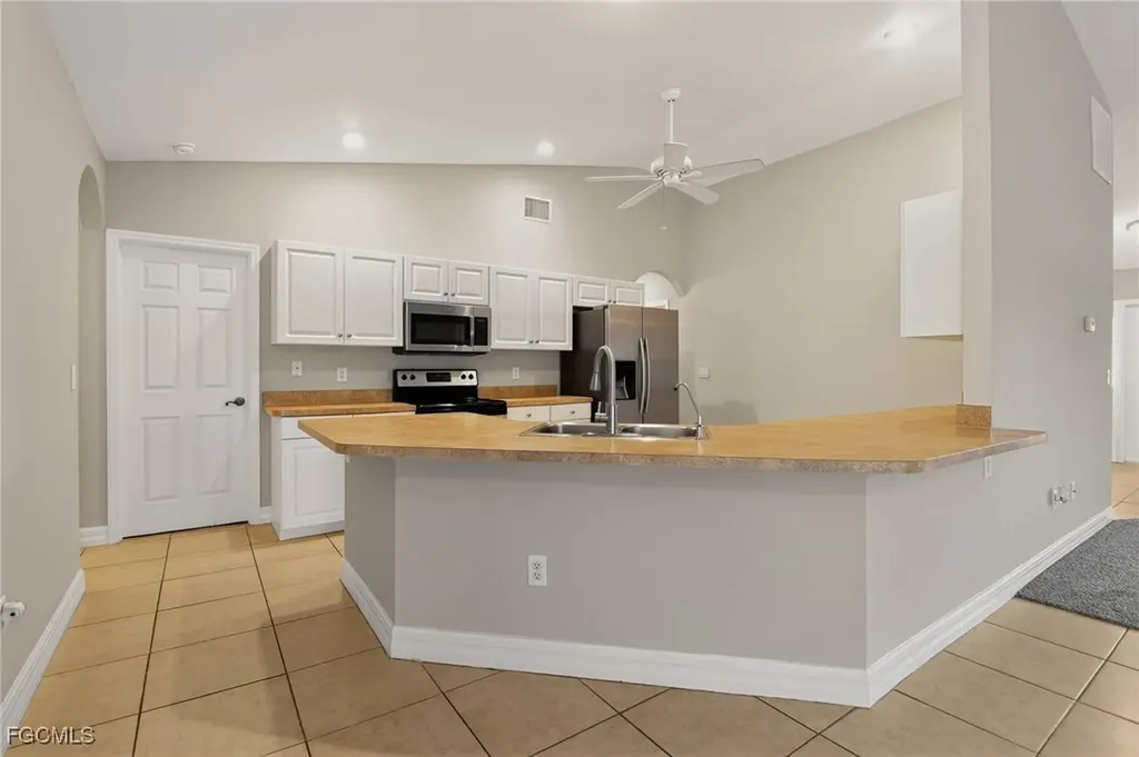 3728 SW 3rd Street Cape Coral FL 33991