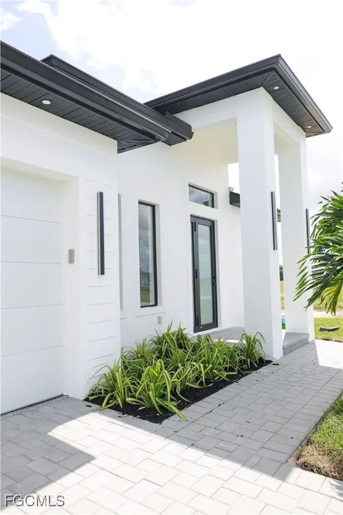 1528 NW 37th Avenue Cape Coral FL 33993