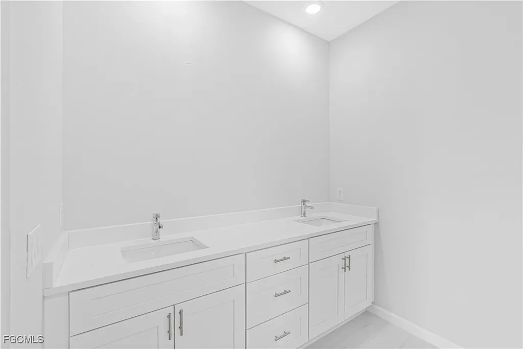 3340 NE 19th Avenue Cape Coral FL 33909