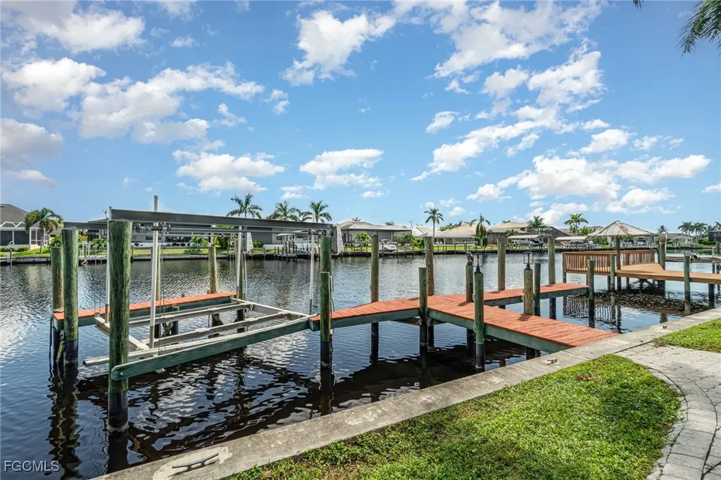 5323 SW 28th Place Cape Coral FL 33914