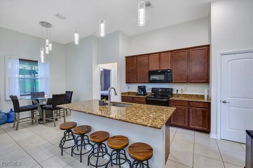 2720 NW 17th Place Cape Coral FL 33993