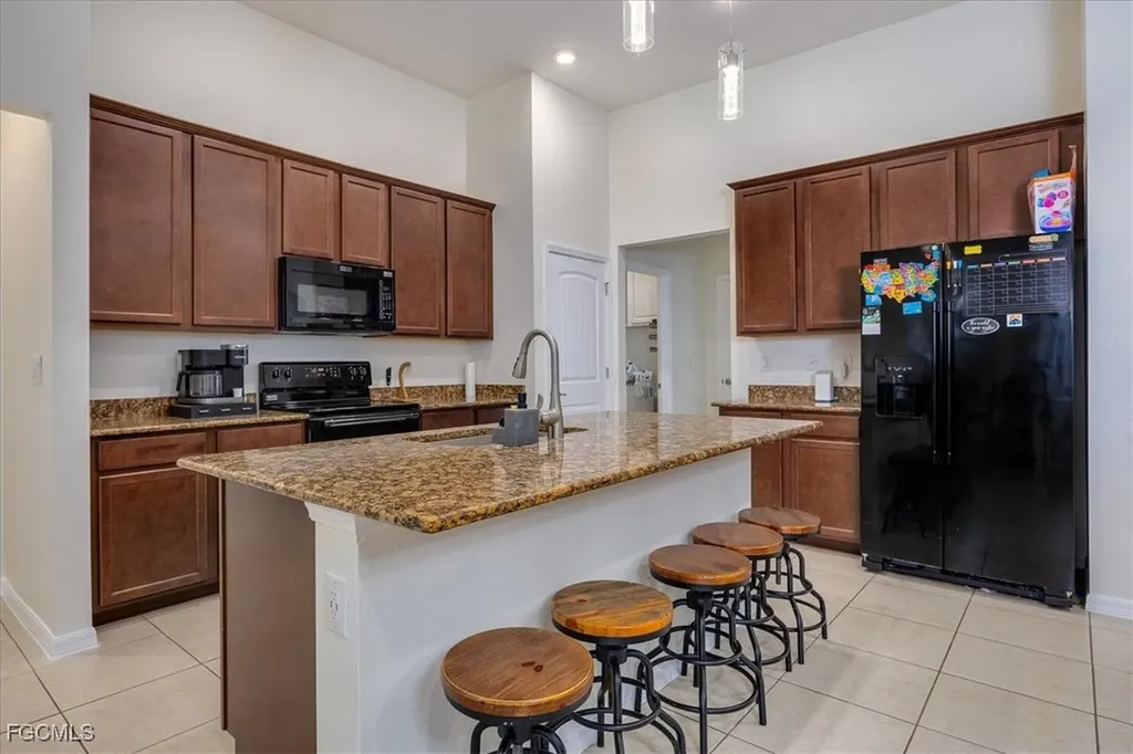 2720 NW 17th Place Cape Coral FL 33993