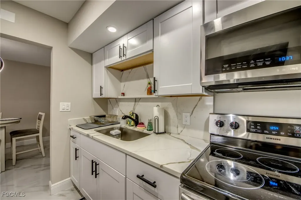 2544 1st Street Fort Myers FL 33901