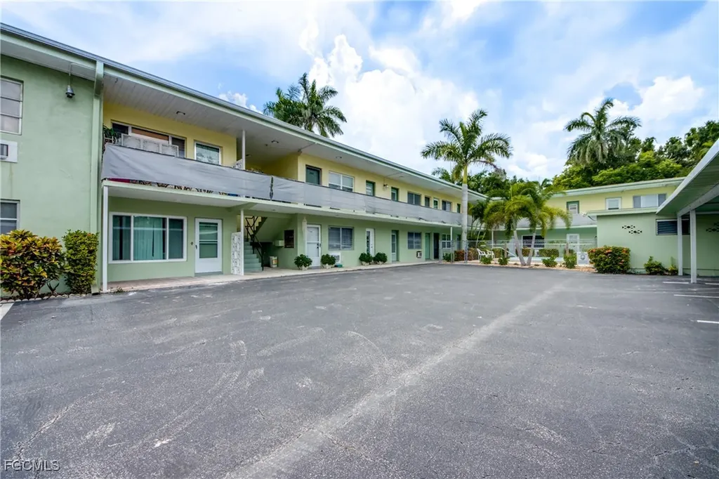 2544 1st Street Fort Myers FL 33901
