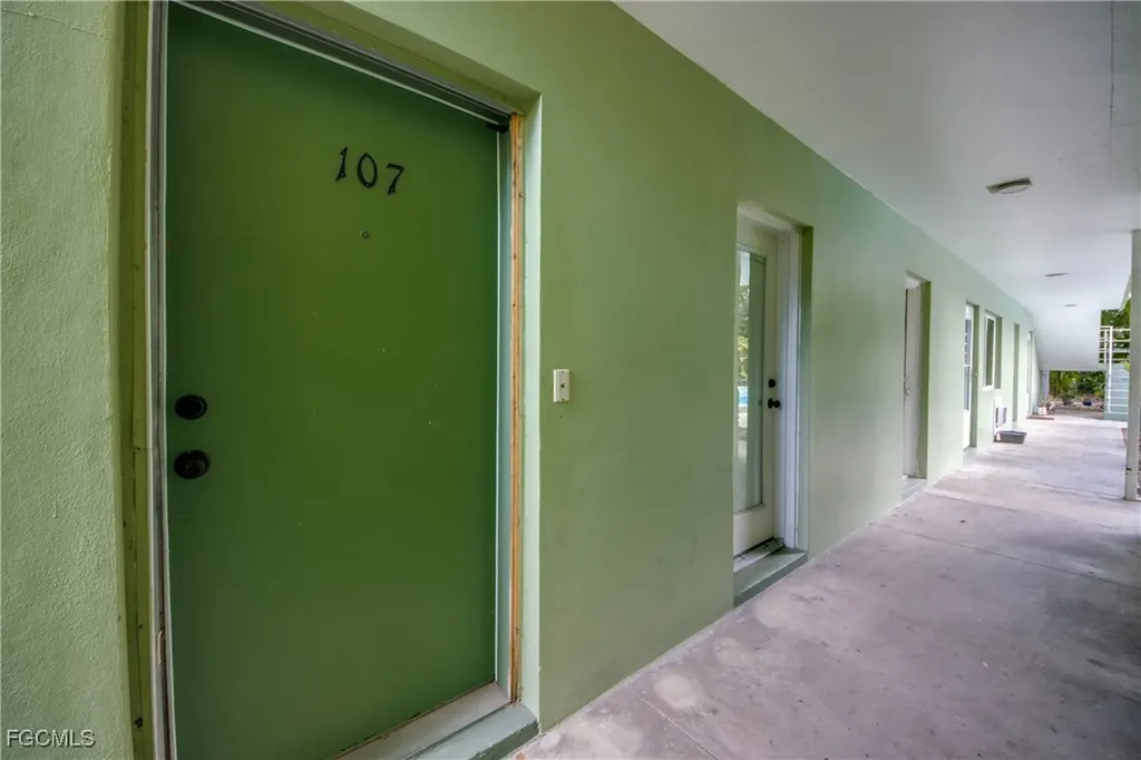 2544 1st Street Fort Myers FL 33901