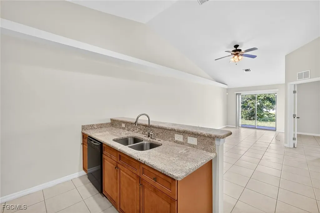 906/908 SE 6th Court Cape Coral FL 33990