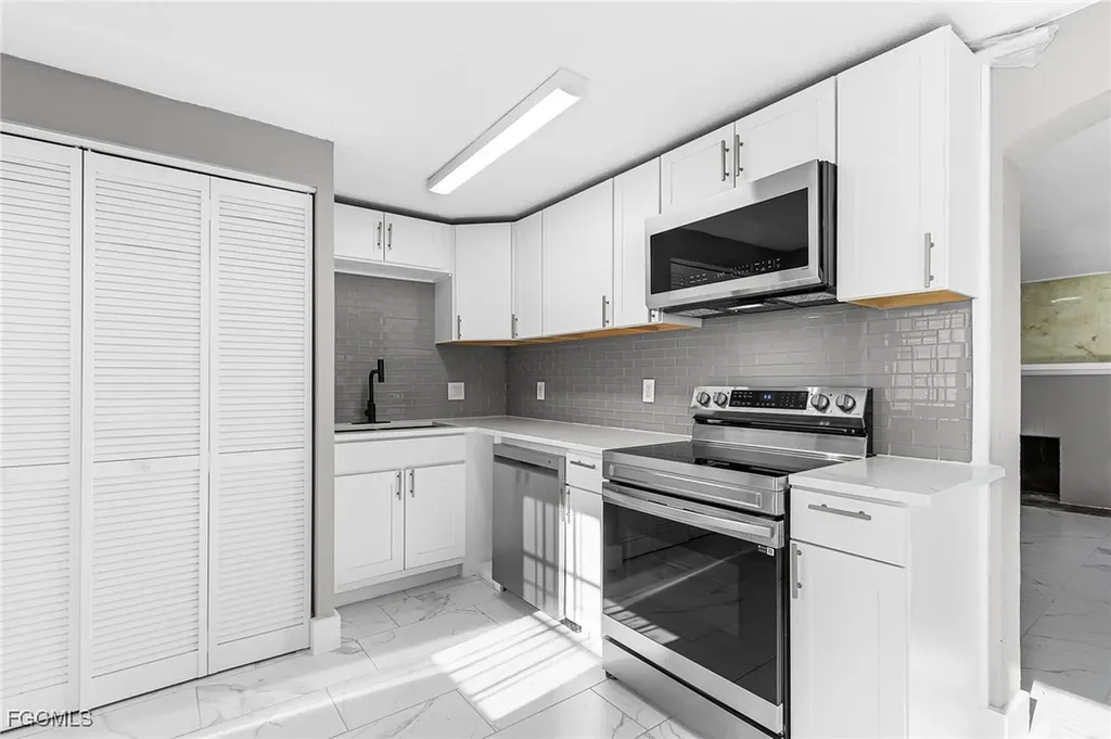 4472 E Riverside Drive Fort Myers FL 33905