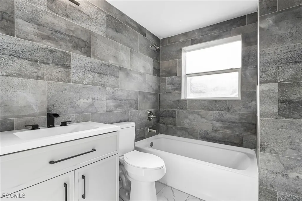 4472 E Riverside Drive Fort Myers FL 33905