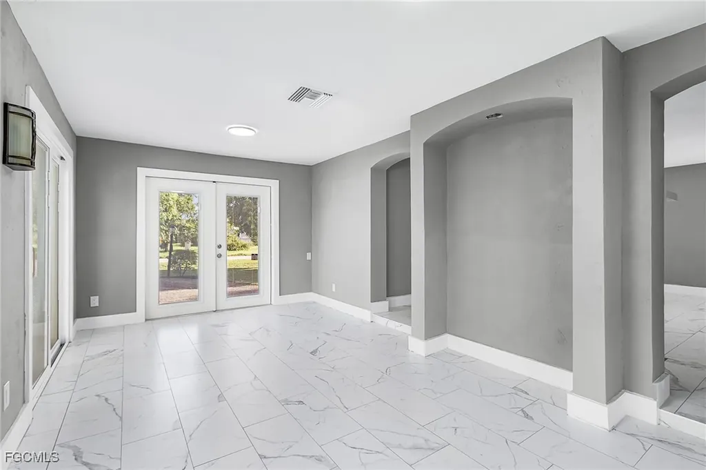 4472 E Riverside Drive Fort Myers FL 33905