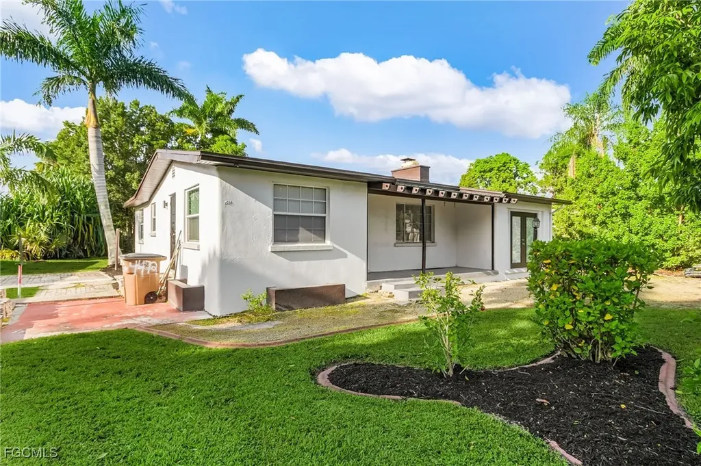 4472 E Riverside Drive Fort Myers FL 33905