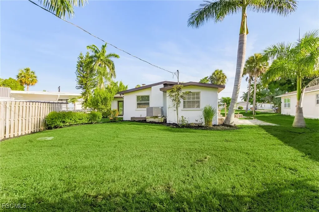 4472 E Riverside Drive Fort Myers FL 33905