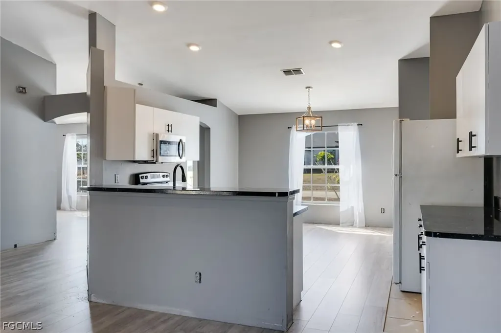 4305 NE 20th Place Cape Coral FL 33909