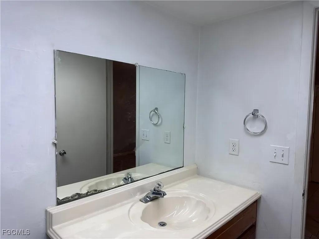 205 NE 9th Court Cape Coral FL 33909