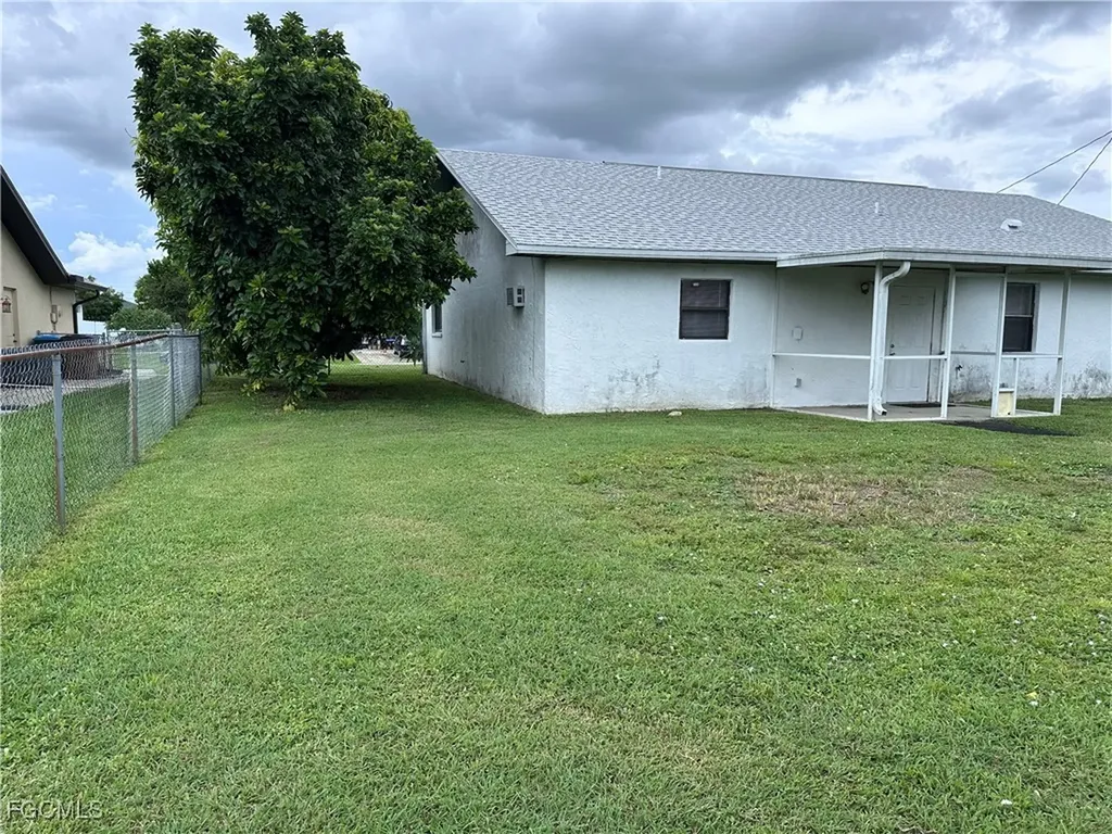 205 NE 9th Court Cape Coral FL 33909