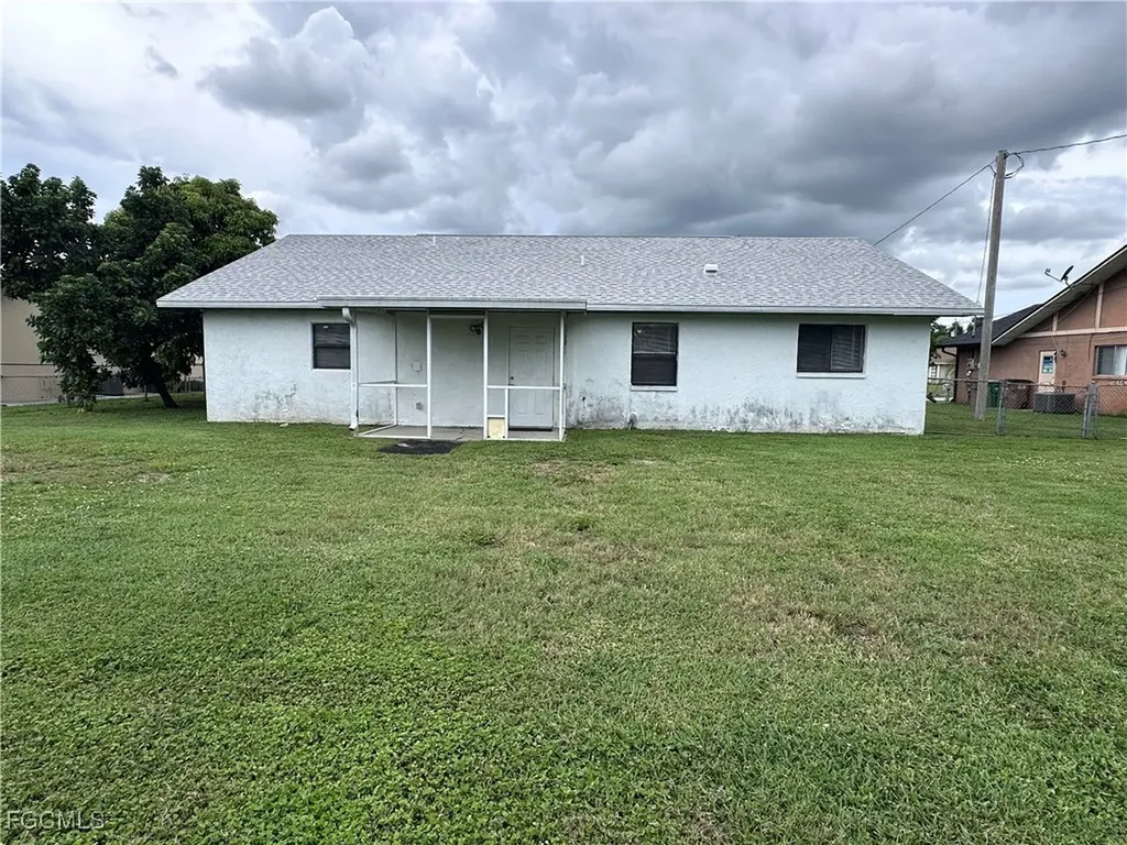 205 NE 9th Court Cape Coral FL 33909