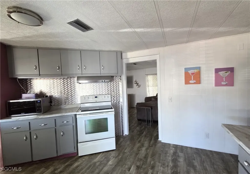 648 Future Drive North Fort Myers FL 33917