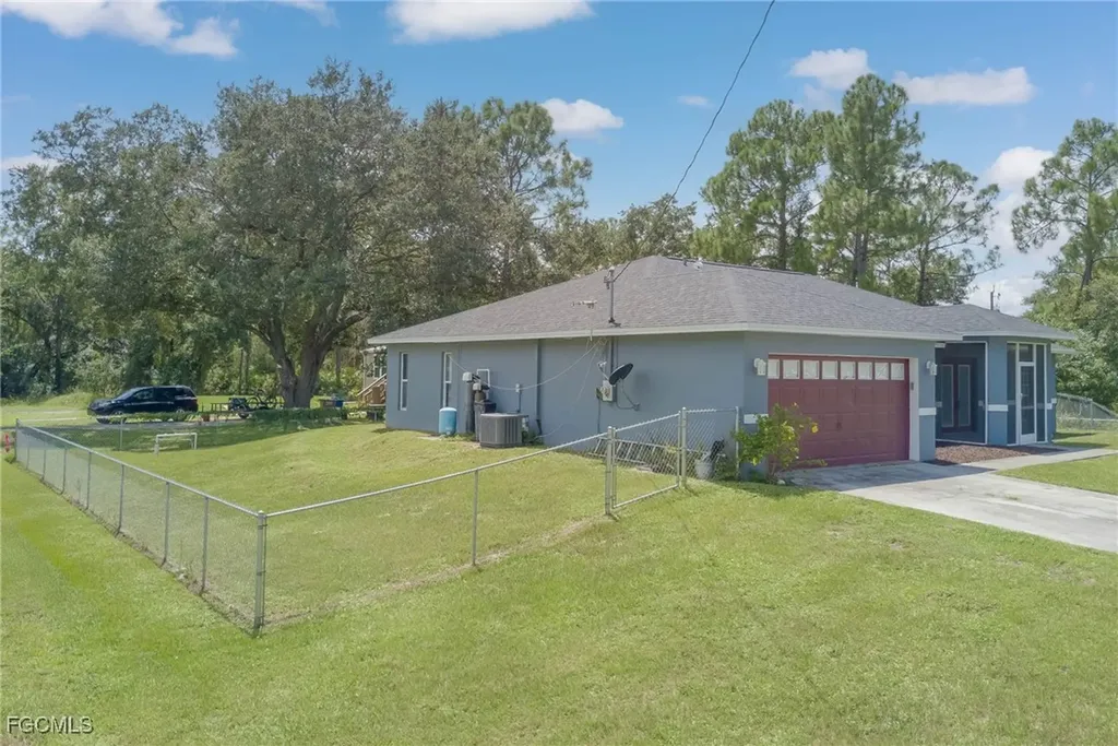 2506 E 23rd Street Alva FL 33920