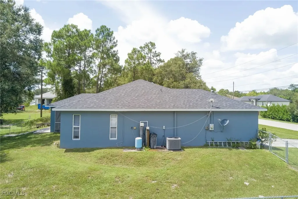 2506 E 23rd Street Alva FL 33920