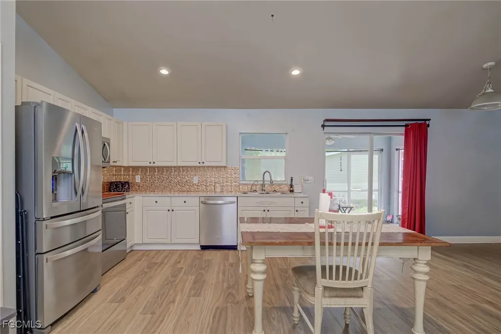 2506 E 23rd Street Alva FL 33920