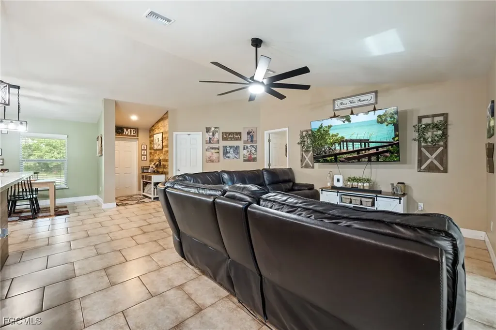 2212 Hamilton Avenue Alva FL 33920