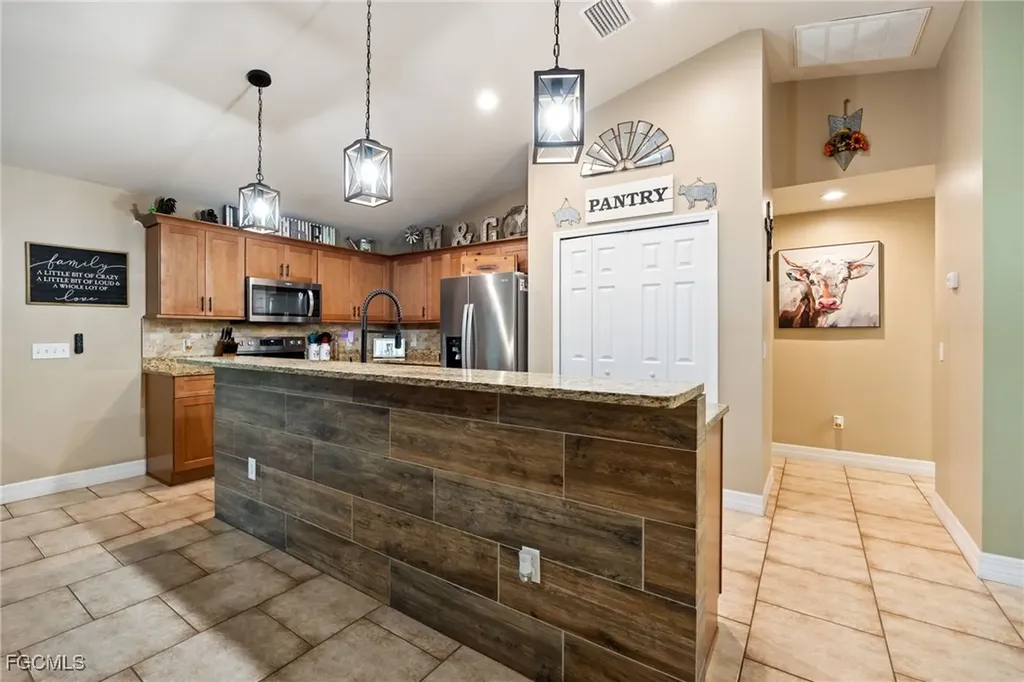 2212 Hamilton Avenue Alva FL 33920