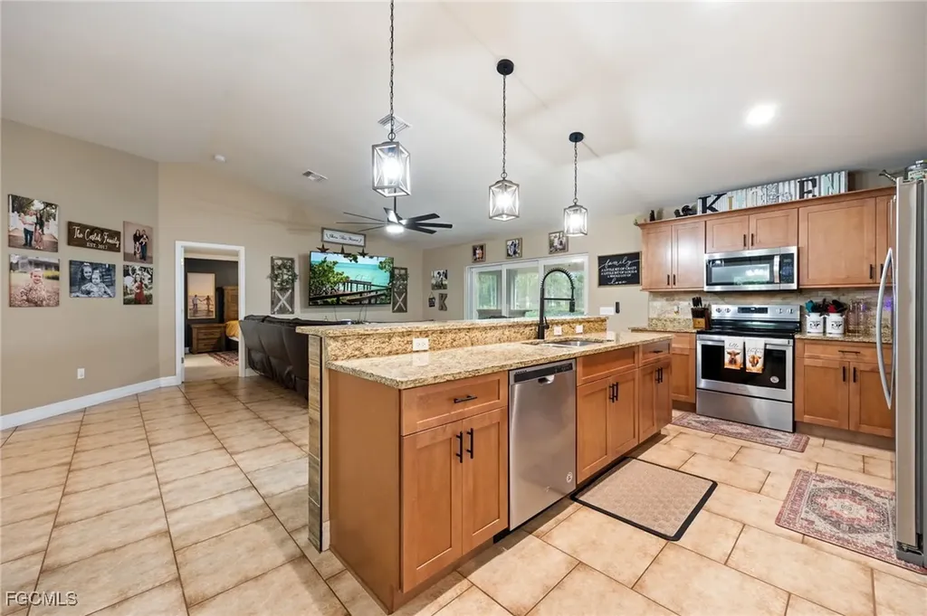 2212 Hamilton Avenue Alva FL 33920