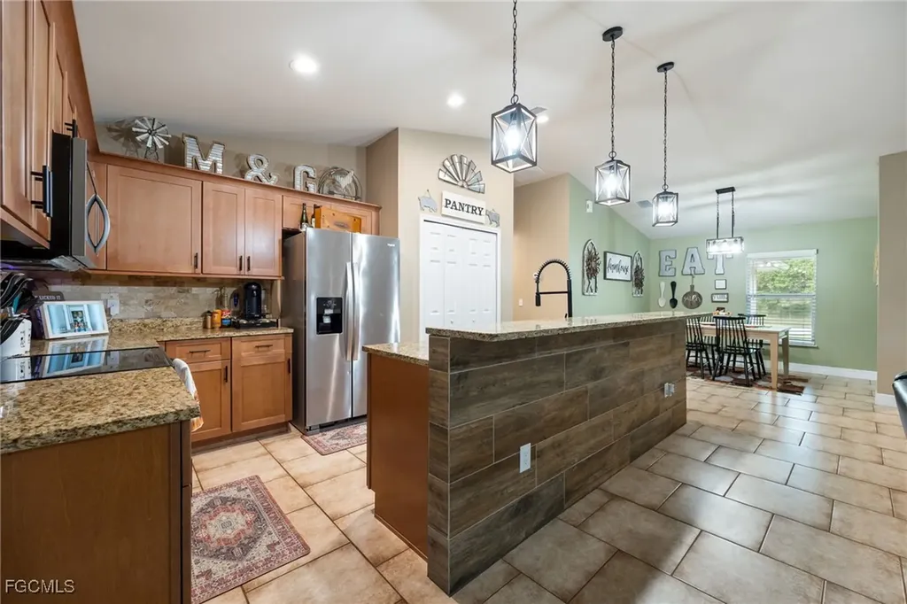 2212 Hamilton Avenue Alva FL 33920