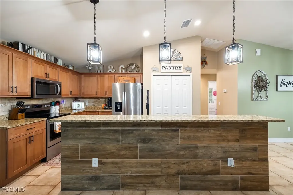 2212 Hamilton Avenue Alva FL 33920