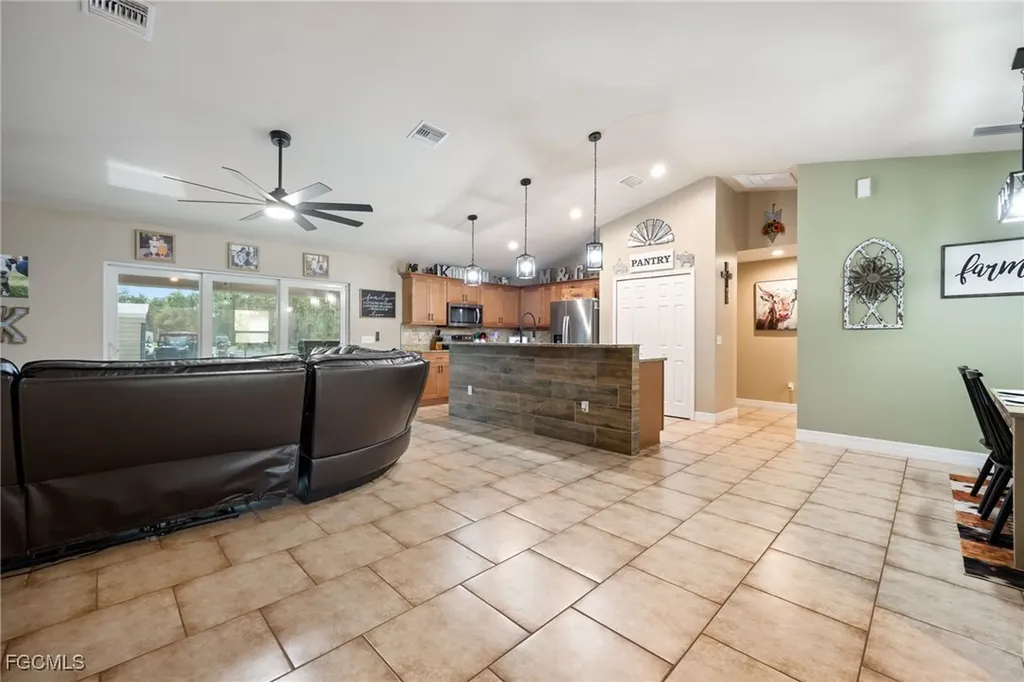 2212 Hamilton Avenue Alva FL 33920