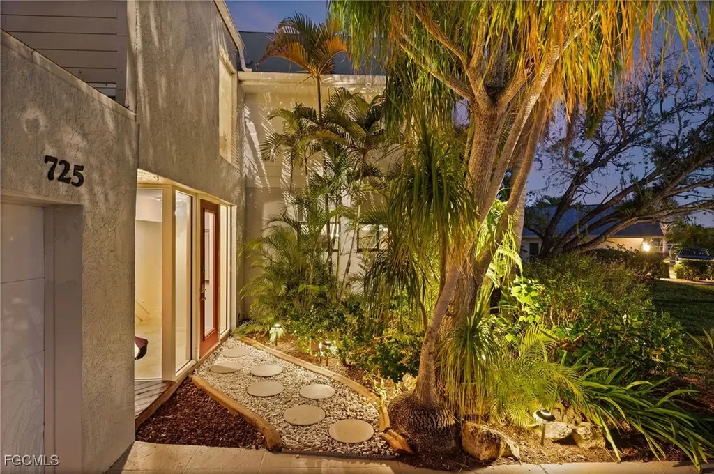 725 El Dorado Parkway W Cape Coral FL 33914