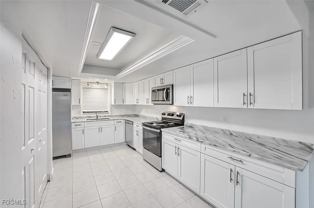 10022 Oxfordshire Lane Fort Myers FL 33908