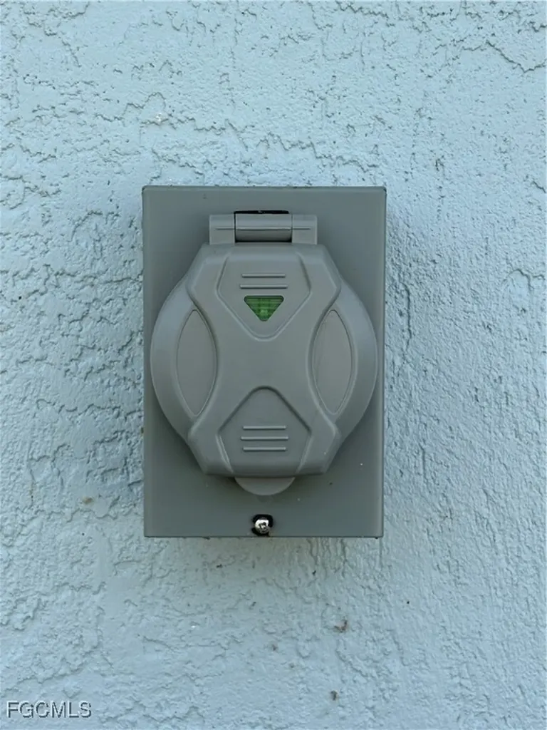 1909 SW 29th Terrace Cape Coral FL 33914