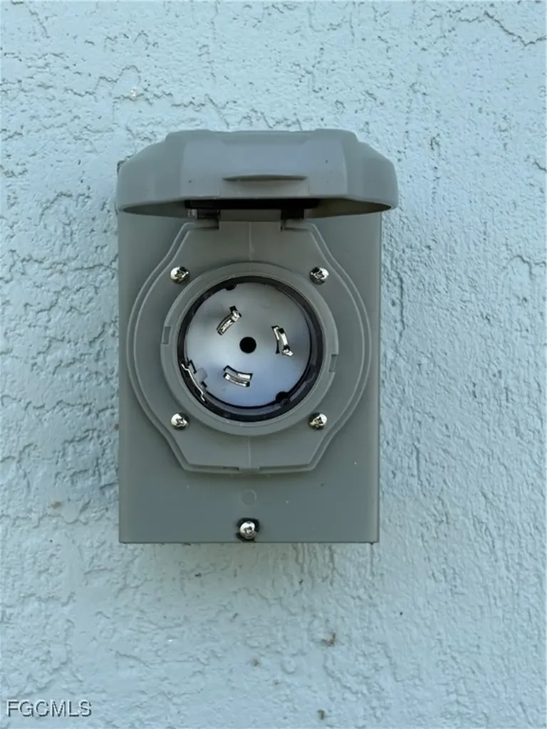 1909 SW 29th Terrace Cape Coral FL 33914