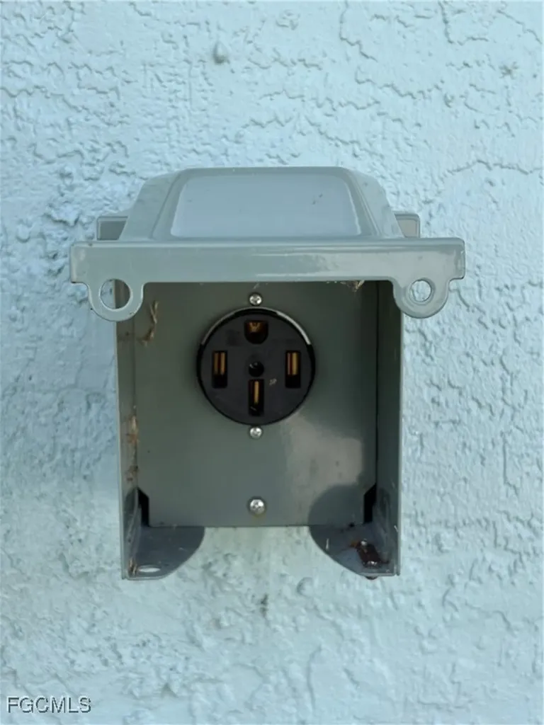 1909 SW 29th Terrace Cape Coral FL 33914