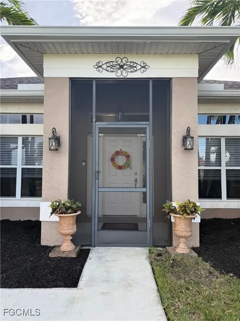 3917 Agualinda Boulevard Cape Coral FL 33914