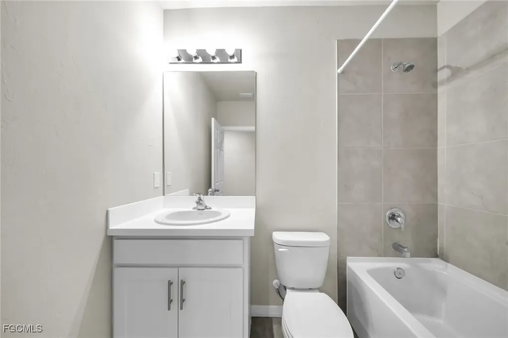 1905 NW 23rd Street Cape Coral FL 33993