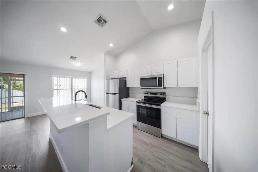 1213 NE 6th Avenue Cape Coral FL 33909