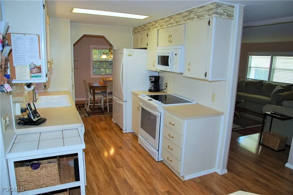 395 Snead Drive North Fort Myers FL 33903