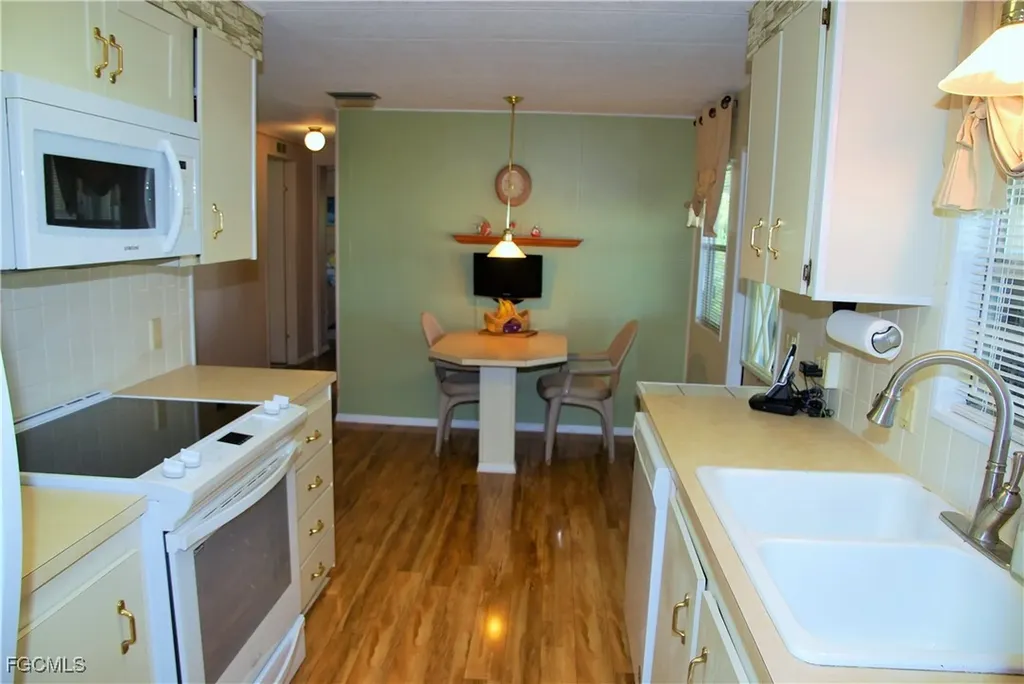 395 Snead Drive North Fort Myers FL 33903