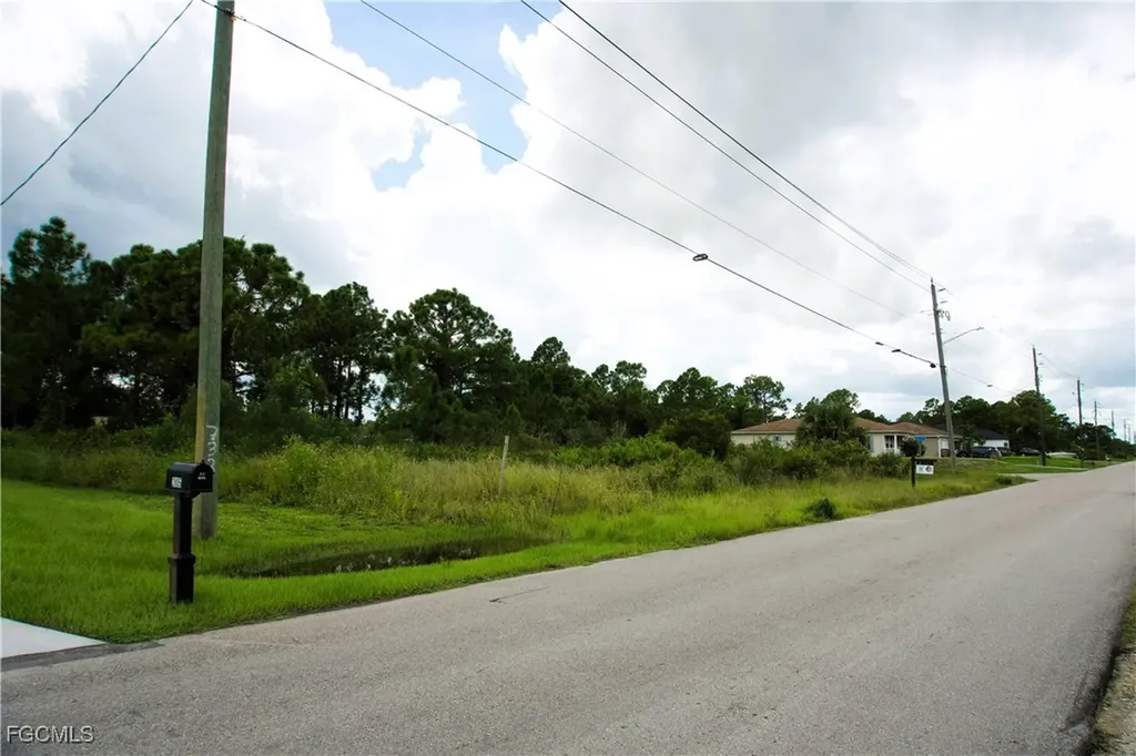 2807 42nd Street W Lehigh Acres FL 33971