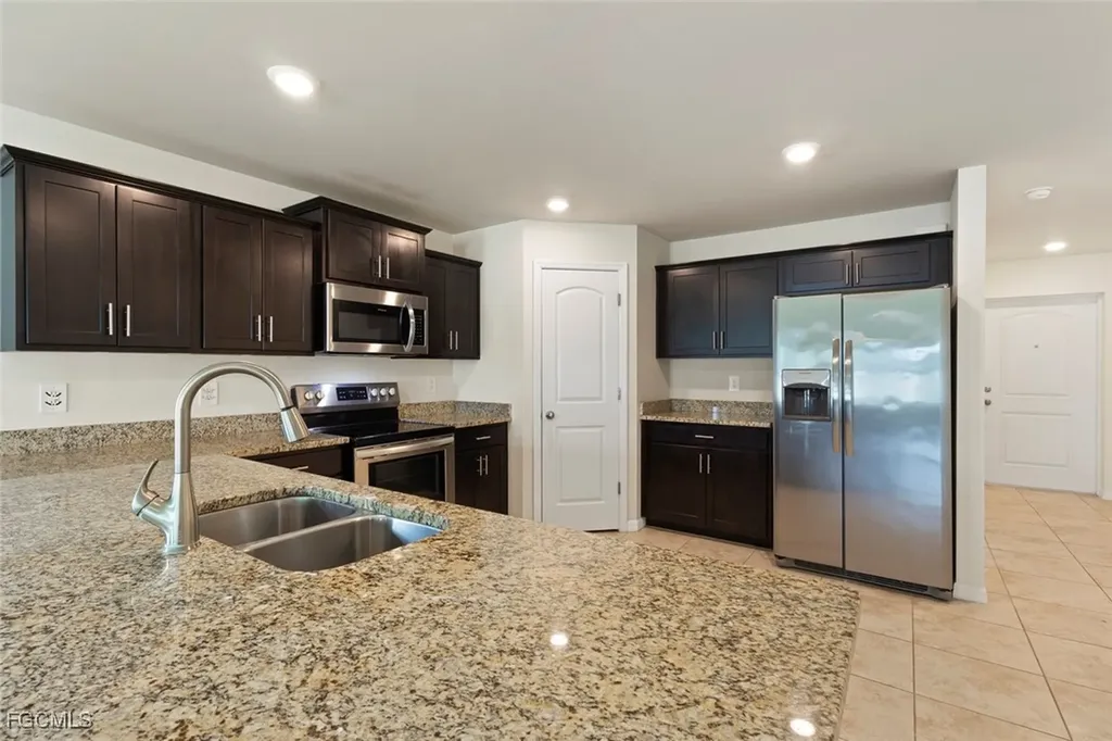 2705 NW 5th Terrace Cape Coral FL 33993