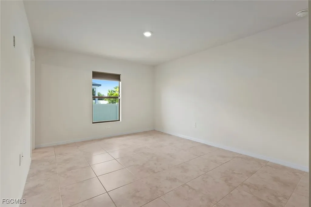 2705 NW 5th Terrace Cape Coral FL 33993