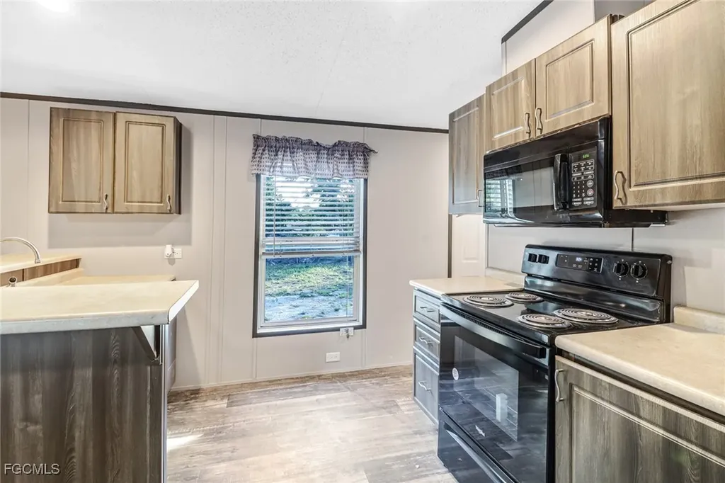 4992 Mars Street Fort Myers FL 33905