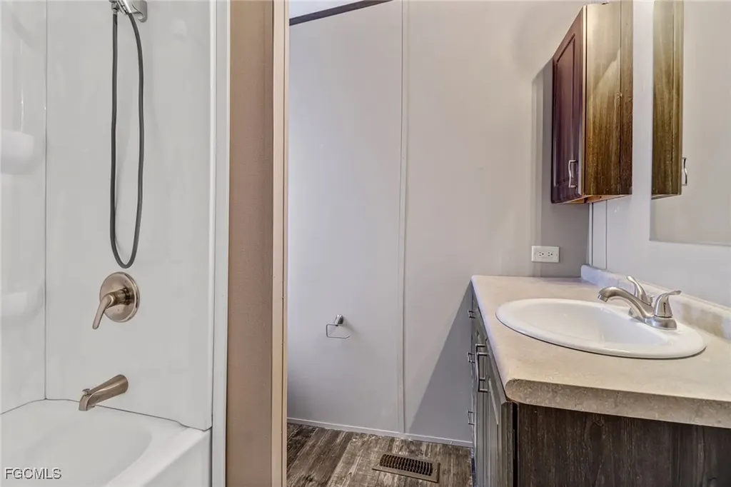 4992 Mars Street Fort Myers FL 33905