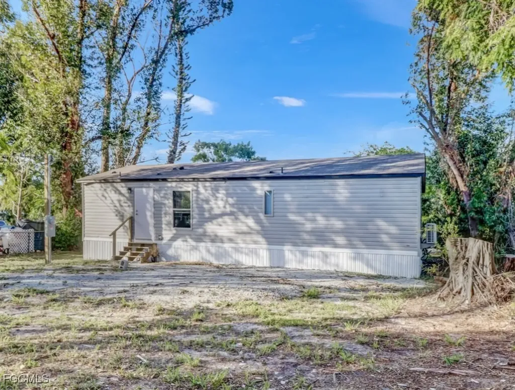 4992 Mars Street Fort Myers FL 33905